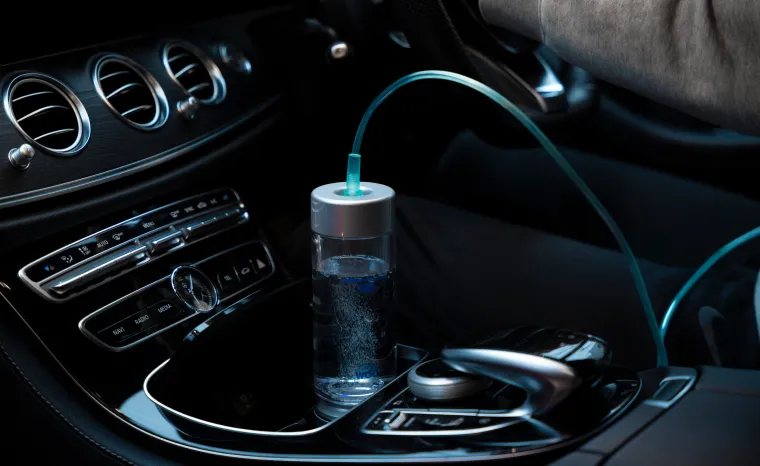 車のドリンクホルダーに置いたドクター水素ボトル＋